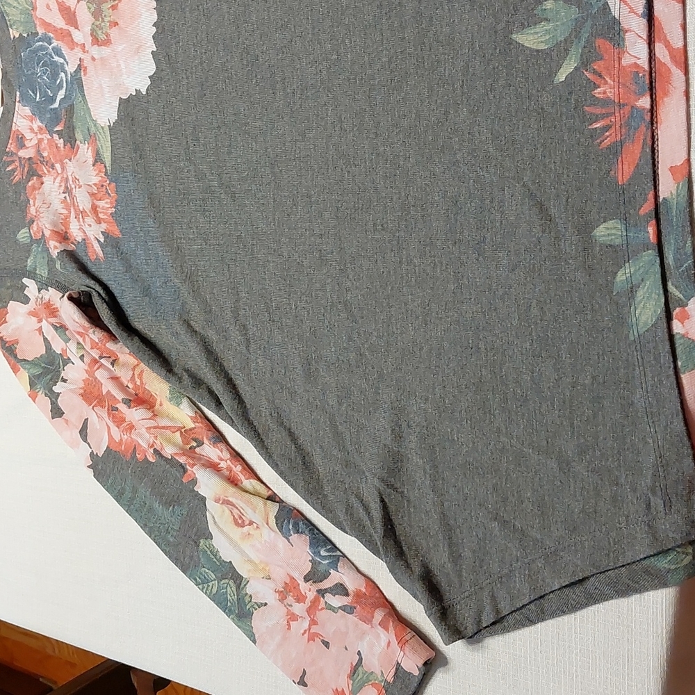 Philosophy Gray and Pink Floral Tunic Top L EUC - Picture 5 of 12